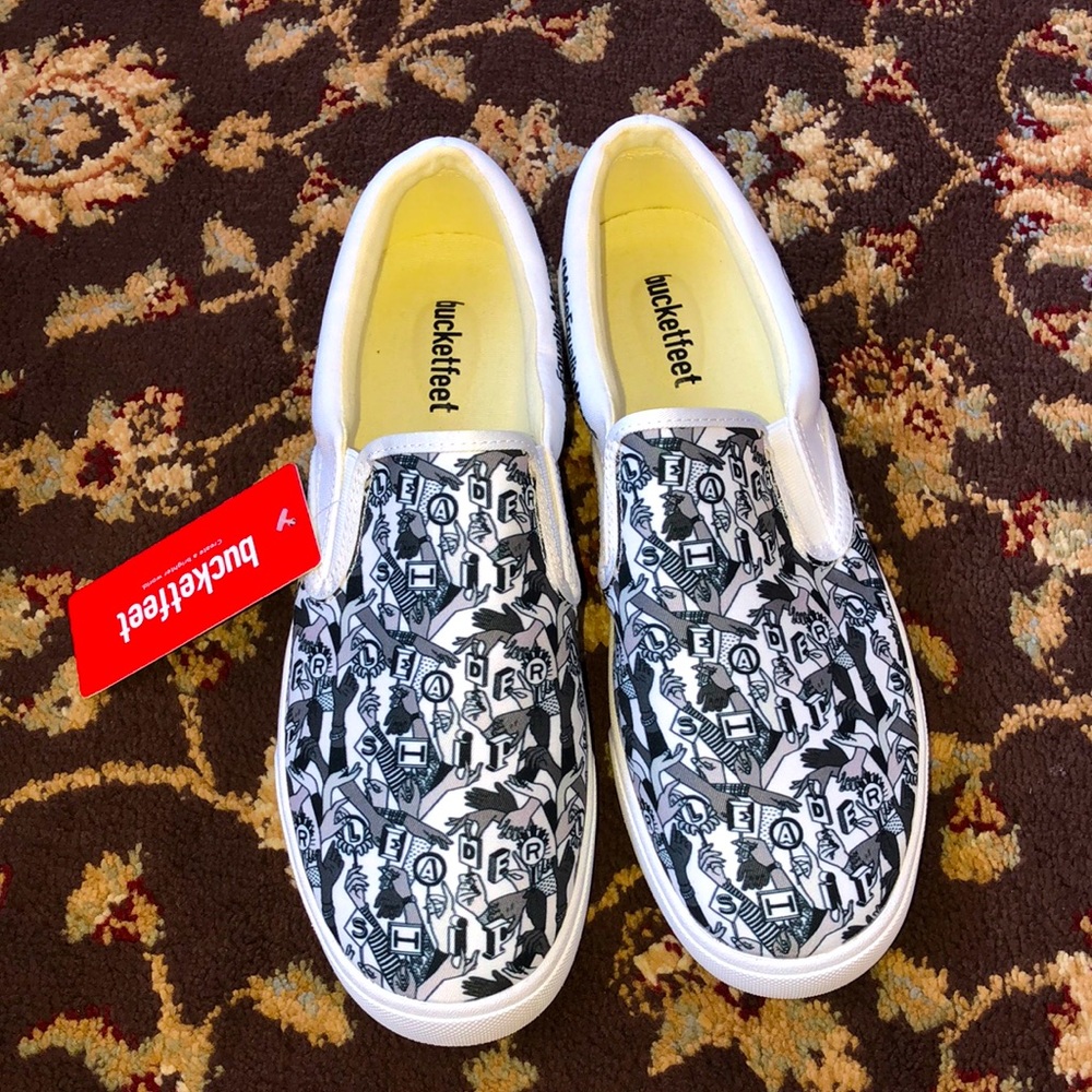 Bucketfeet White custom design slip-on. 12.5W